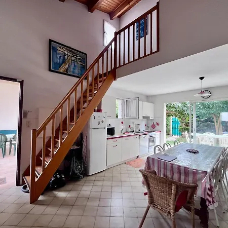 Maison De En Bord De 莫吉奥